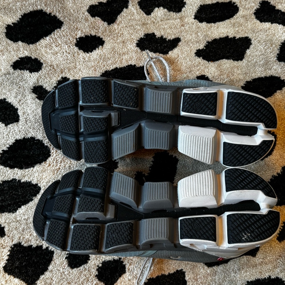 On Cloudflyer Waterproof Running Shoe Size Mens 10.5 in Sea Glacier. Like New - Picture 7 of 11